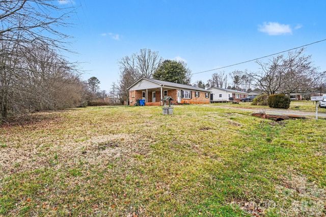 1725 26th Street NE, Hickory, NC 28601