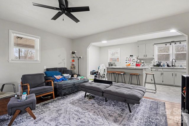 1725 26th Street NE, Hickory, NC 28601