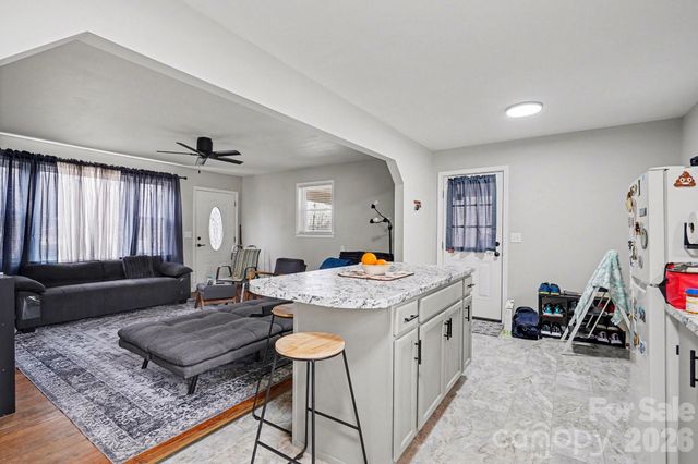 1725 26th Street NE, Hickory, NC 28601