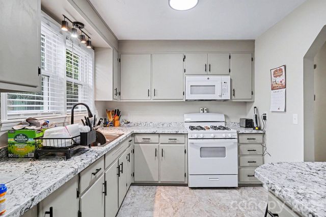 1725 26th Street NE, Hickory, NC 28601