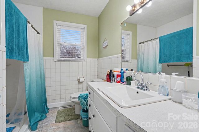 1725 26th Street NE, Hickory, NC 28601