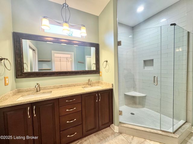 1903 Eagles Landing Dr, La Grange, KY 40031