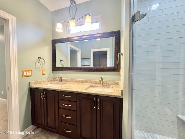 1903 Eagles Landing Dr, La Grange, KY 40031