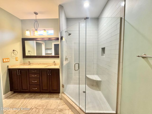 1903 Eagles Landing Dr, La Grange, KY 40031