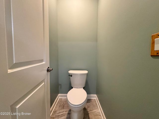 1903 Eagles Landing Dr, La Grange, KY 40031