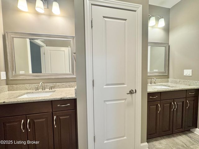 1903 Eagles Landing Dr, La Grange, KY 40031