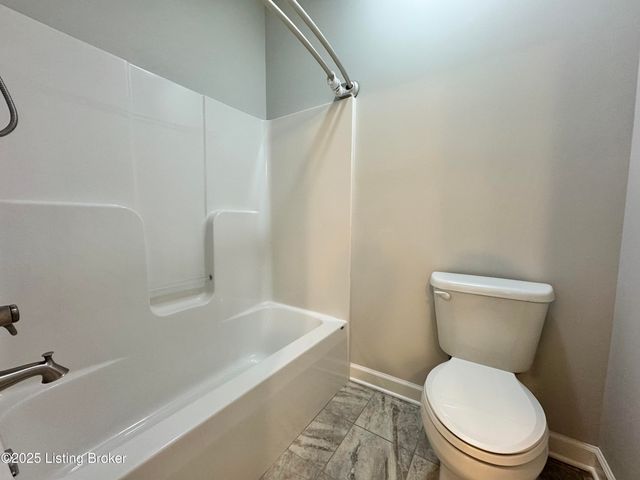 1903 Eagles Landing Dr, La Grange, KY 40031