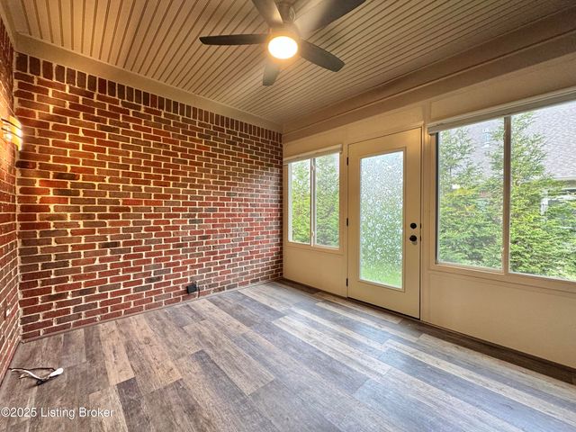 1903 Eagles Landing Dr, La Grange, KY 40031