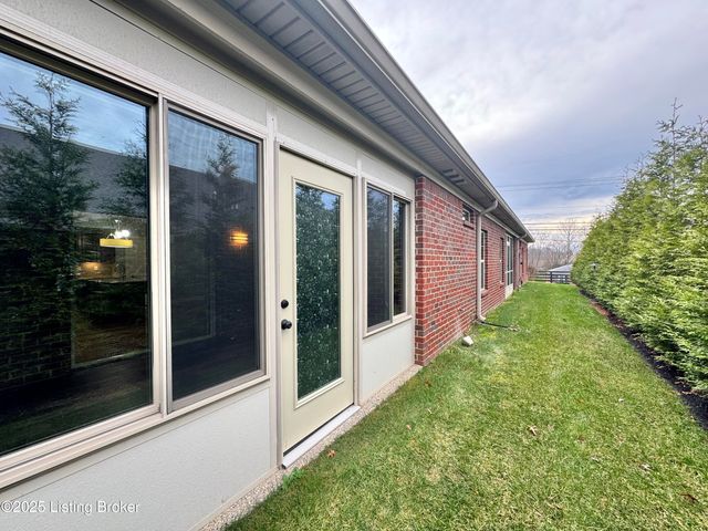 1903 Eagles Landing Dr, La Grange, KY 40031