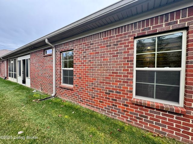 1903 Eagles Landing Dr, La Grange, KY 40031