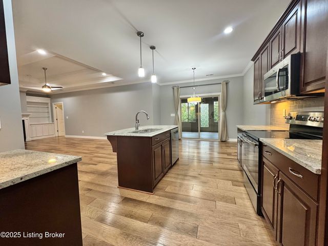 1903 Eagles Landing Dr, La Grange, KY 40031