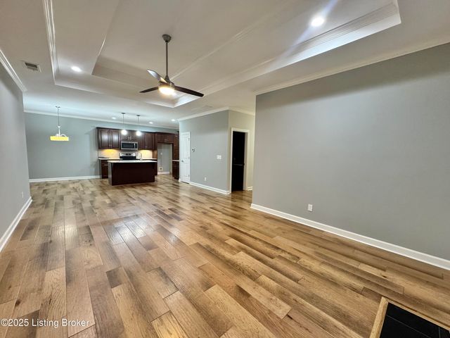 1903 Eagles Landing Dr, La Grange, KY 40031