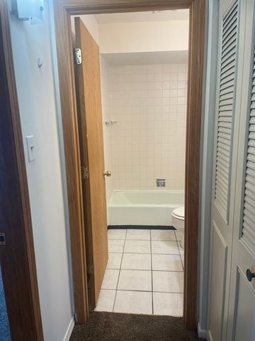 4821 W 109th Street 201, Oak Lawn, IL 60453