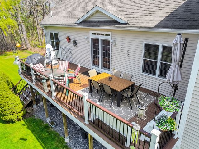 33 Park Ter, Dracut, MA 01826