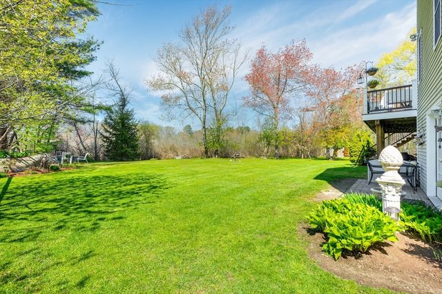 33 Park Ter, Dracut, MA 01826