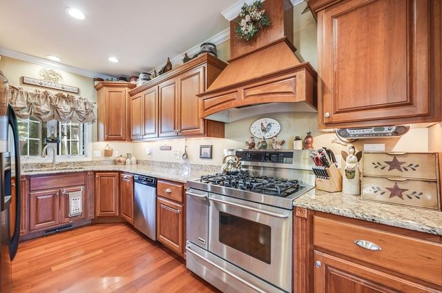 33 Park Ter, Dracut, MA 01826