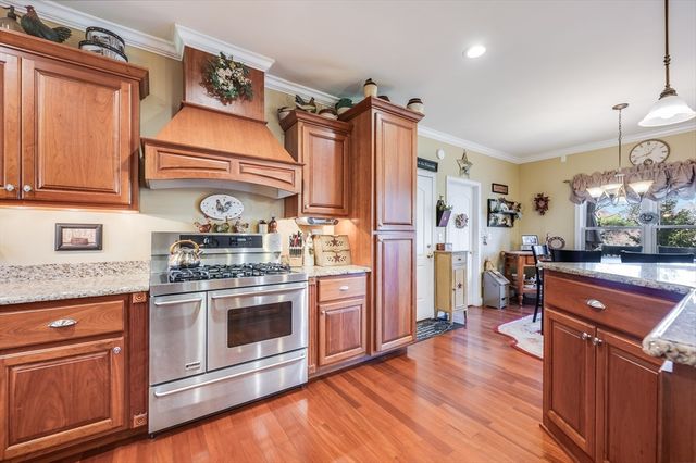 33 Park Ter, Dracut, MA 01826