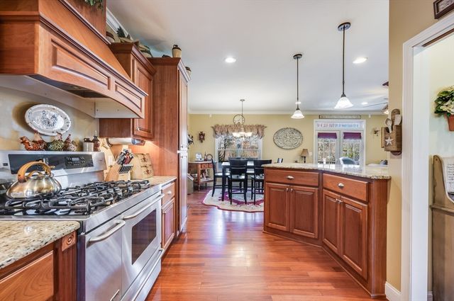 33 Park Ter, Dracut, MA 01826