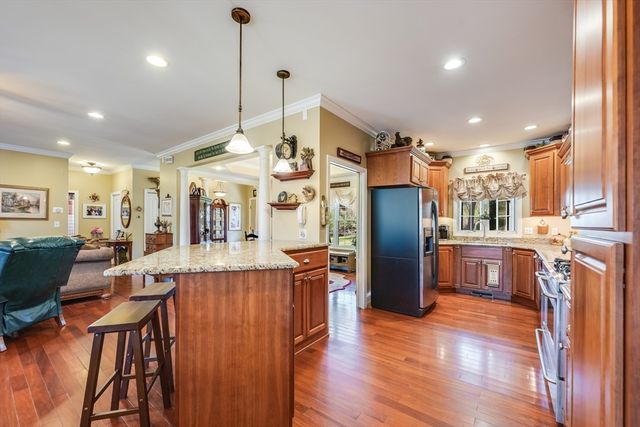 33 Park Ter, Dracut, MA 01826
