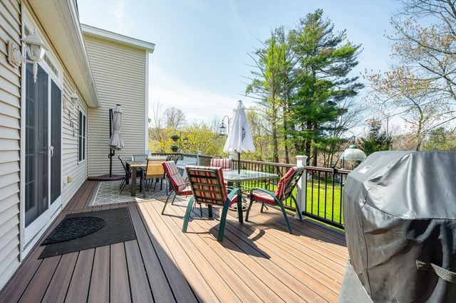 33 Park Ter, Dracut, MA 01826