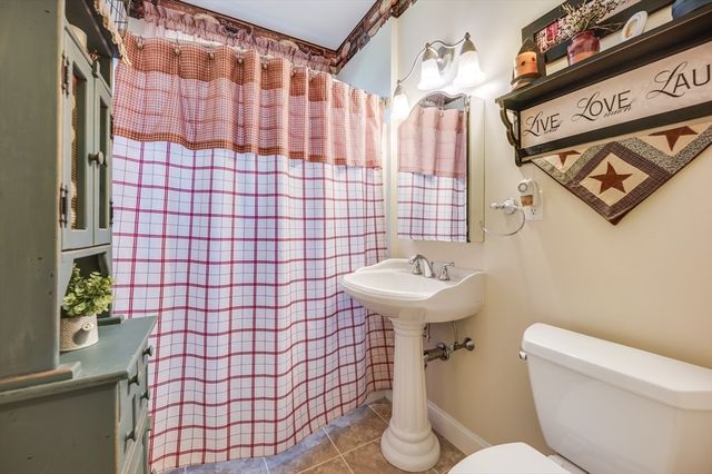 33 Park Ter, Dracut, MA 01826