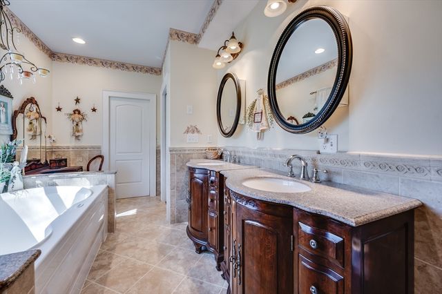 33 Park Ter, Dracut, MA 01826