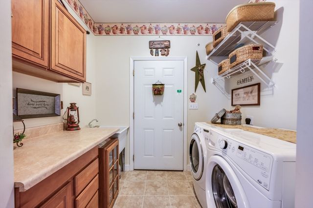 33 Park Ter, Dracut, MA 01826