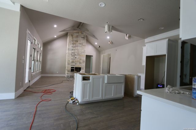 1118 HUMMING BIRD LN, Adkins, TX 78101