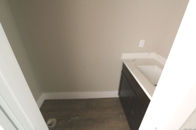 1118 HUMMING BIRD LN, Adkins, TX 78101