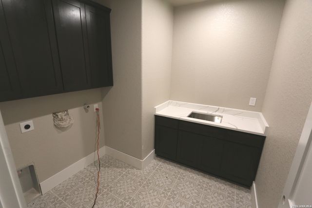 1118 HUMMING BIRD LN, Adkins, TX 78101