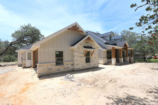 1118 HUMMING BIRD LN, Adkins, TX 78101