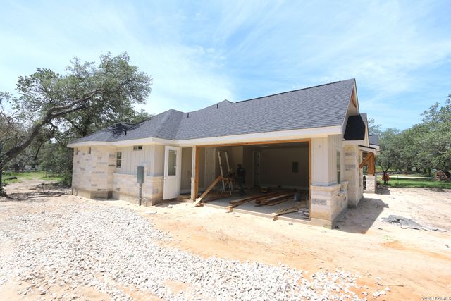 1118 HUMMING BIRD LN, Adkins, TX 78101