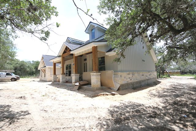 1118 HUMMING BIRD LN, Adkins, TX 78101