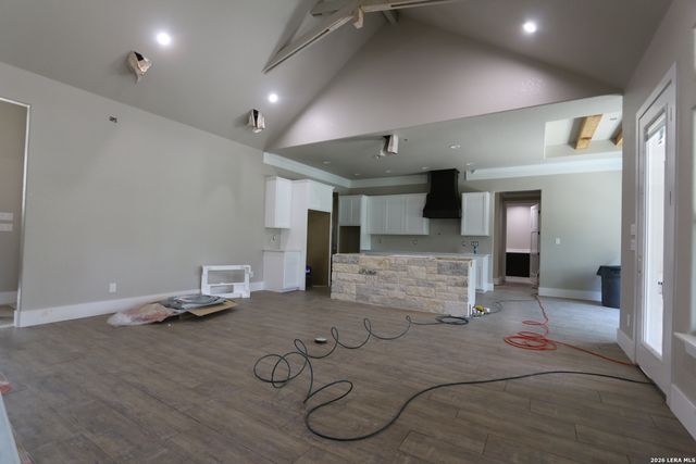 1118 HUMMING BIRD LN, Adkins, TX 78101