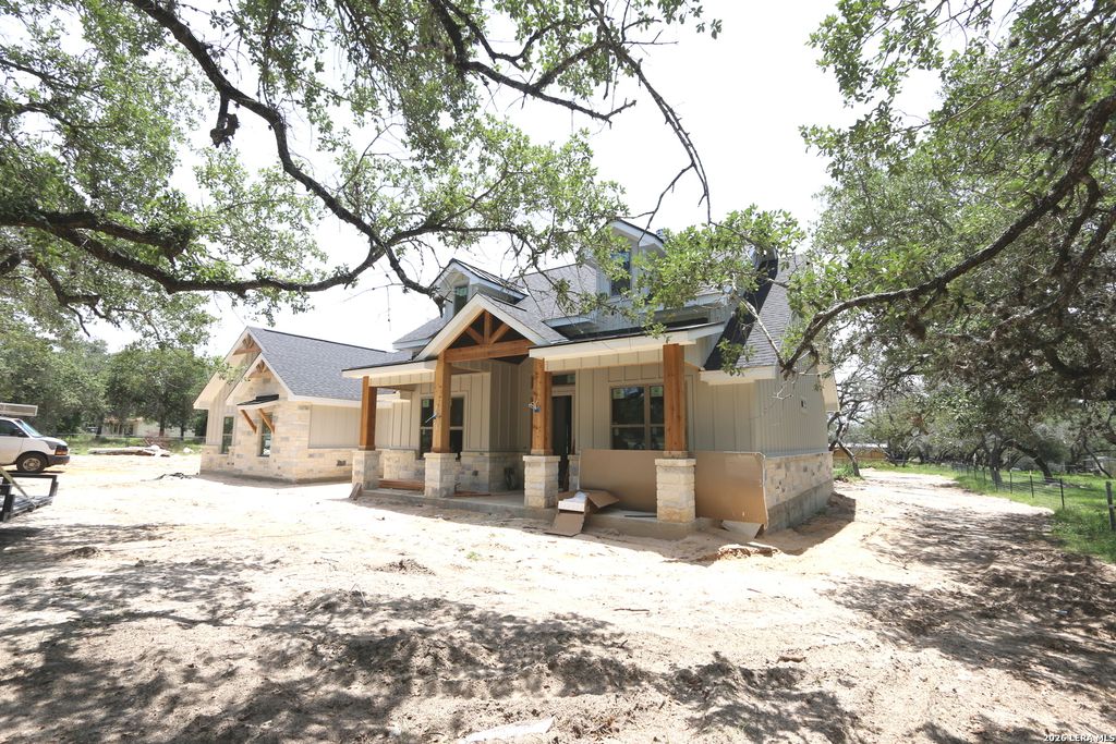 1118 HUMMING BIRD LN, Adkins, TX 78101