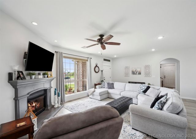 21864 S Westin Park Lane, Claremore, OK 74019