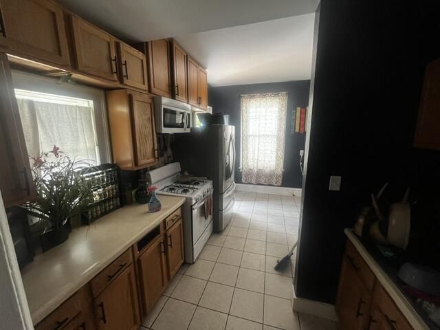 1040 College AVENUE, Racine, WI 53403