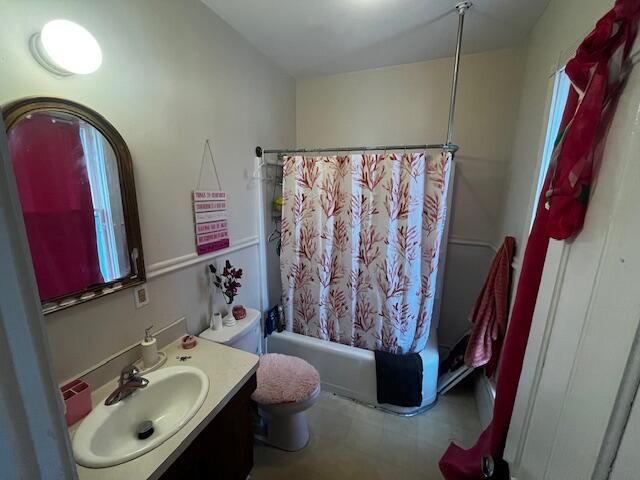1040 College AVENUE, Racine, WI 53403