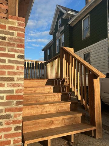 1040 College AVENUE, Racine, WI 53403