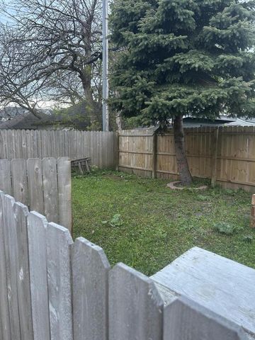 1040 College AVENUE, Racine, WI 53403