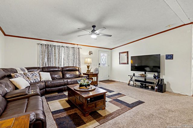 1438 Country, Marion, TX 78124