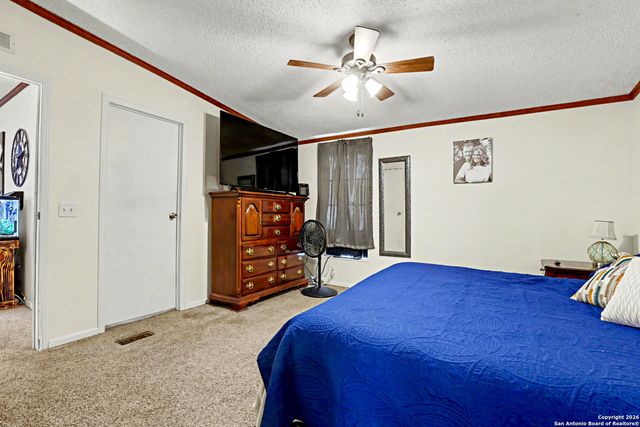 1438 Country, Marion, TX 78124