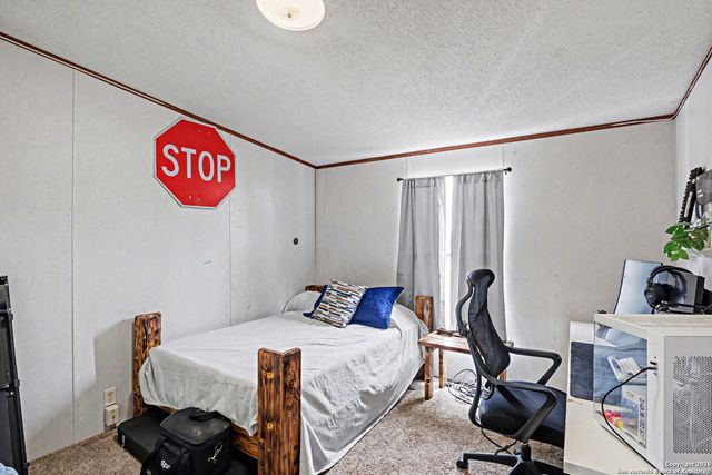 1438 Country, Marion, TX 78124