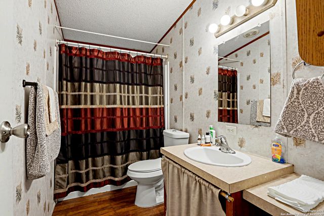 1438 Country, Marion, TX 78124