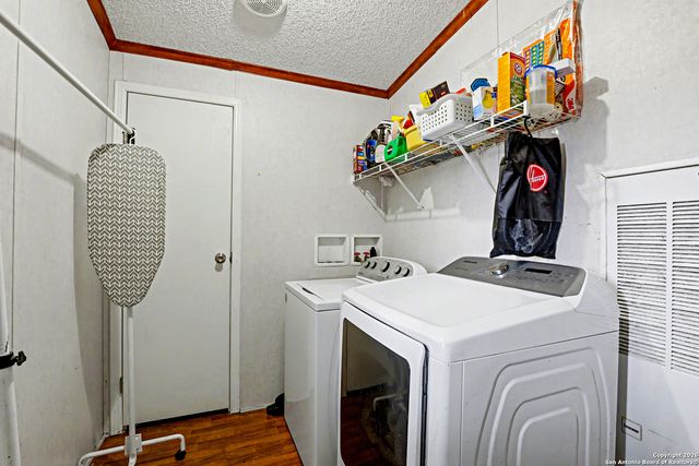 1438 Country, Marion, TX 78124