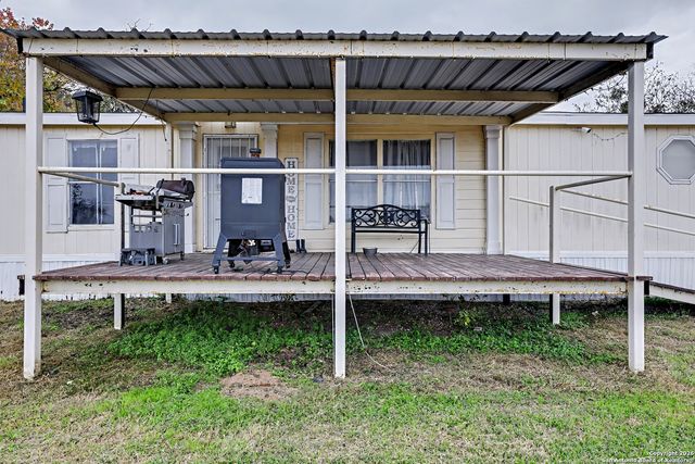 1438 Country, Marion, TX 78124