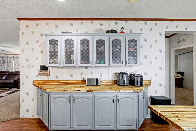 1438 Country, Marion, TX 78124