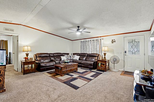 1438 Country, Marion, TX 78124