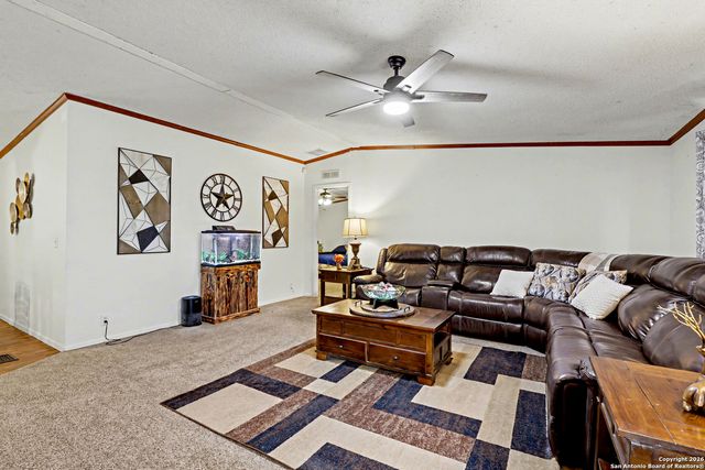 1438 Country, Marion, TX 78124