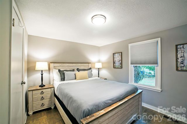 22 Glenview Place, Arden, NC 28704